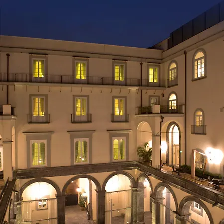 Palazzo Caracciolo فندق