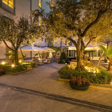 Palazzo Caracciolo Отель 4*