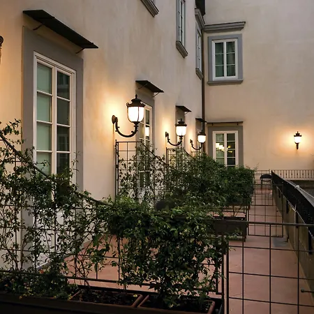 Отель Palazzo Caracciolo 4*