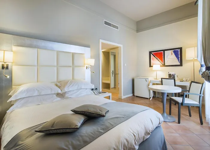 Palazzo Caracciolo 4* Neapel