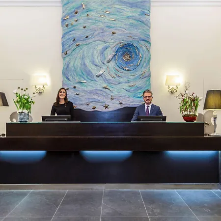 Hotell Palazzo Caracciolo 4*