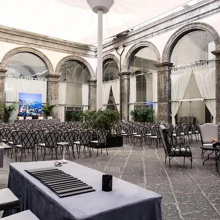 Palazzo Caracciolo Nápoly