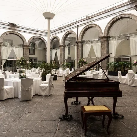Palazzo Caracciolo Szálloda