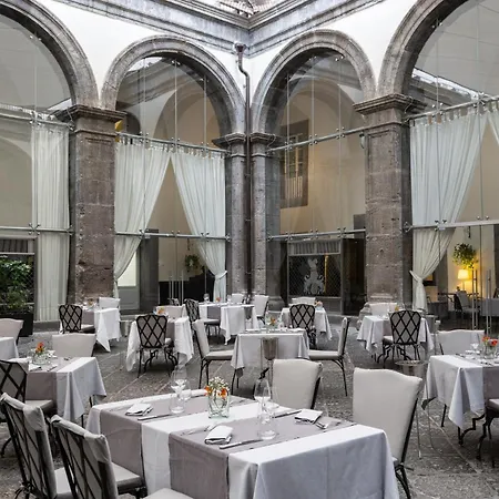 Palazzo Caracciolo 4* Nápoly