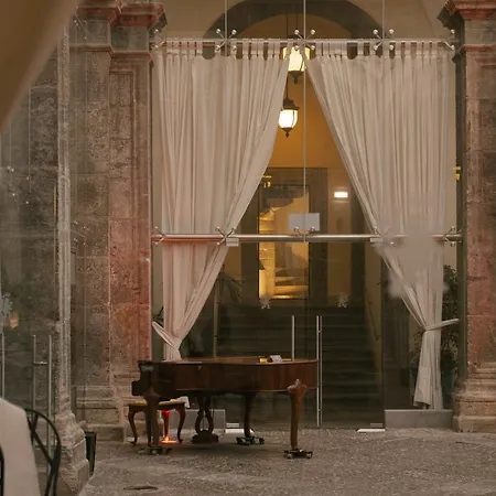 Palazzo Caracciolo 4* Nápoly