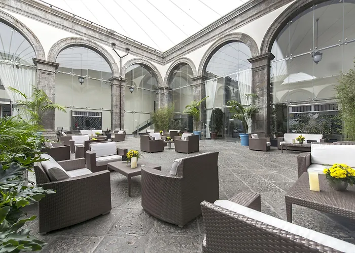 Palazzo Caracciolo 4* Napoli
