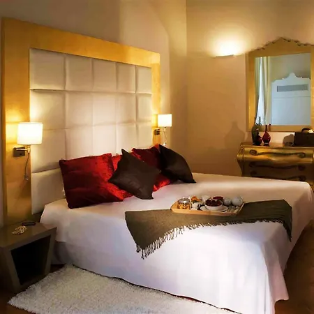 Hotel Palazzo Caracciolo 4*