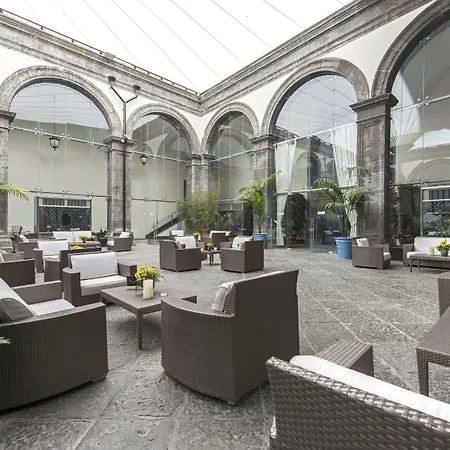 Palazzo Caracciolo 4* Napels
