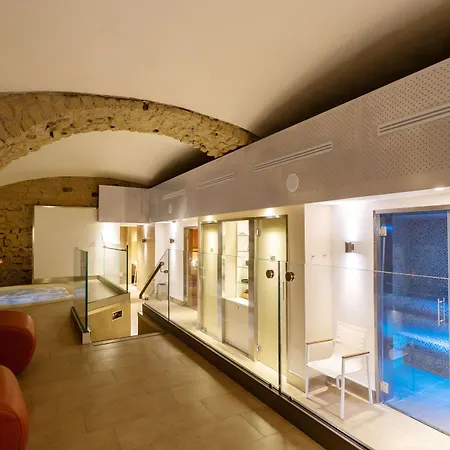 Palazzo Caracciolo 4*