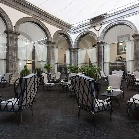 Palazzo Caracciolo Neapel