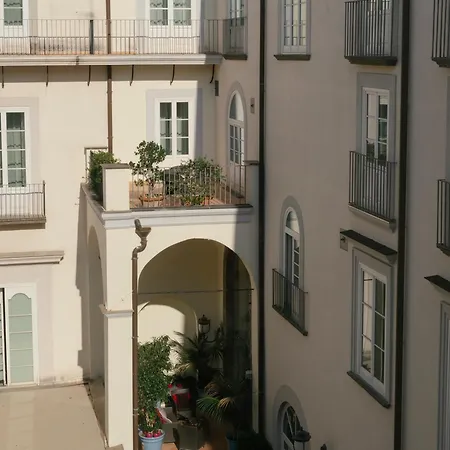 Palazzo Caracciolo Νάπολη