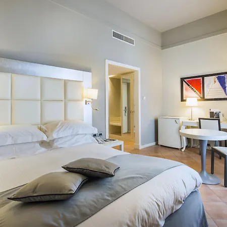 Palazzo Caracciolo 4* Nápoles